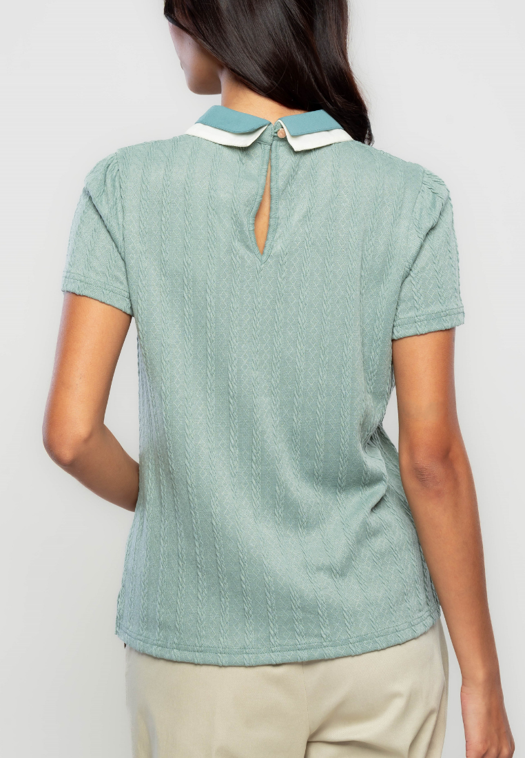 Magnolia  Contrast Double Collar Knitted Top