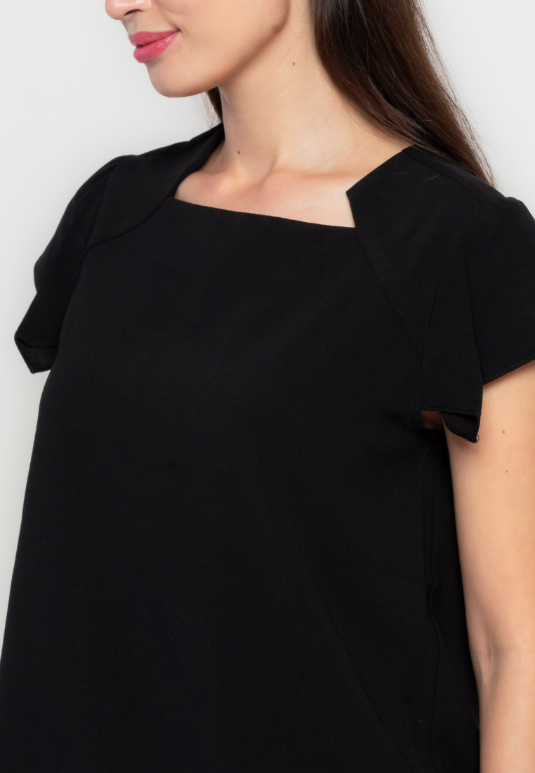 Bernita Geometric Neckline Top