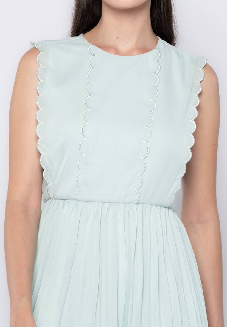 Sleeveless Scallop Detail Dress