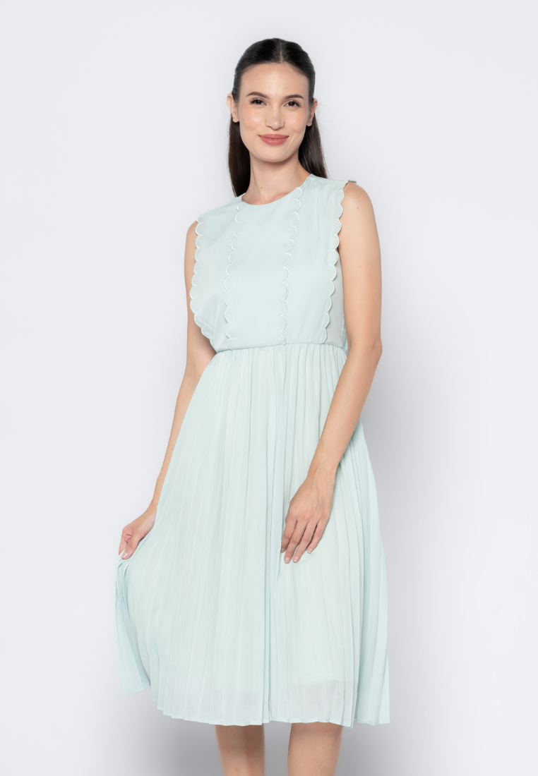 Sleeveless Scallop Detail Dress