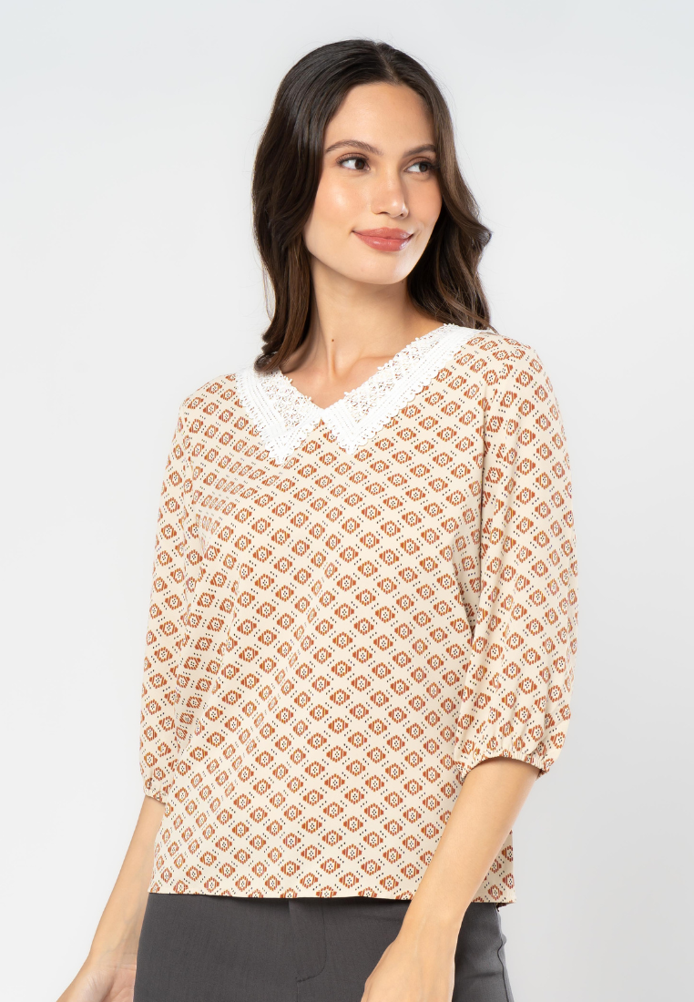 Printed 3/4 Blouse with Lace Collar