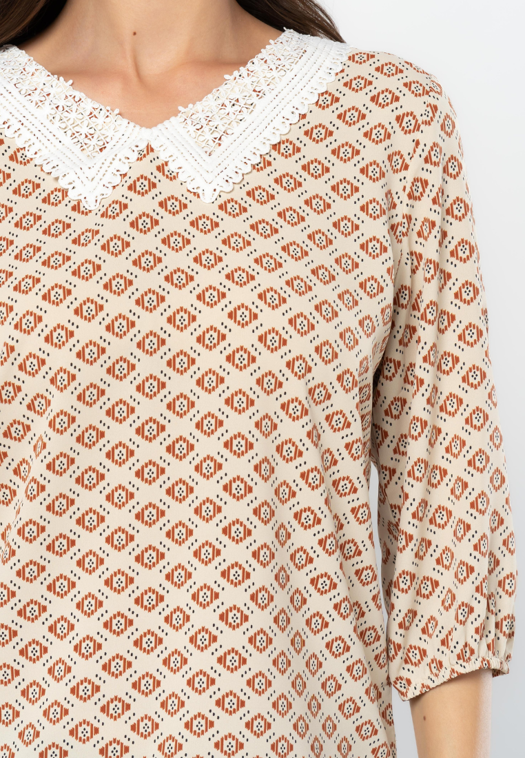 Printed 3/4 Blouse with Lace Collar